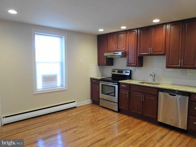 Building Photo - 456 N Easton Rd