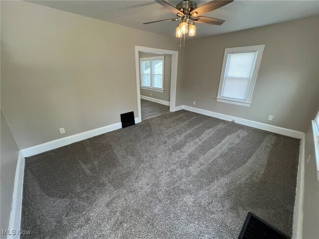 Foto del edificio - 784 Rosamond Ave