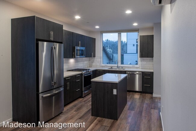 Building Photo - 3 br, 4 bath House - 5452 Delridge Way SW ...