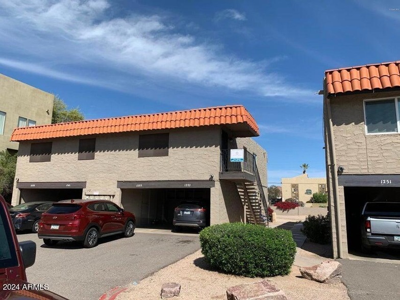 Primary Photo - 1255 N 47th Place