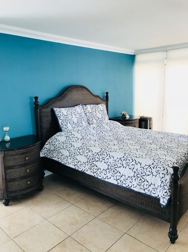 Queen size bed with comfortable memory foam mattress - 440 Lewers St