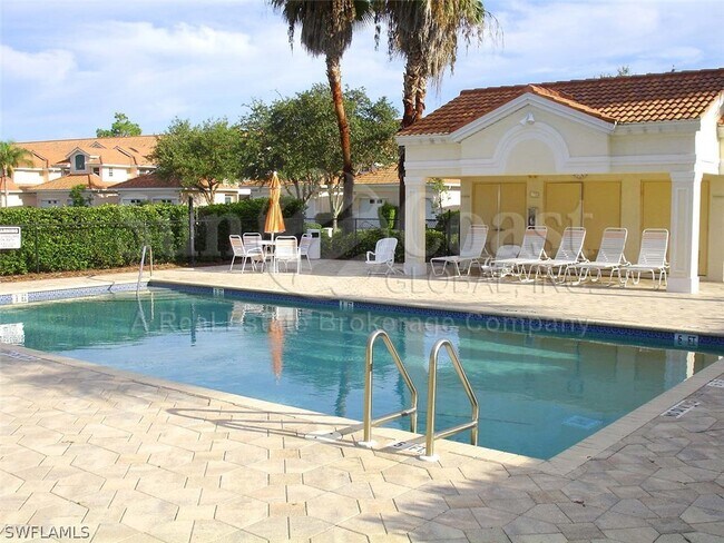 Foto del edificio - 5070 Cedar Springs Dr