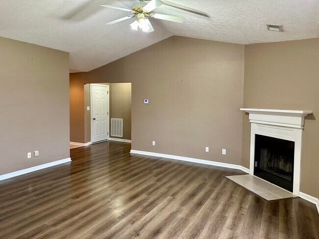 Building Photo - 216 Palm Hills Dr