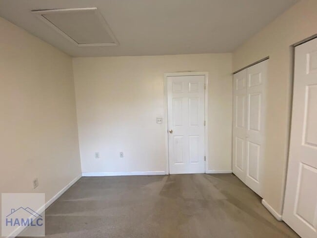 Building Photo - 123 Rolland St