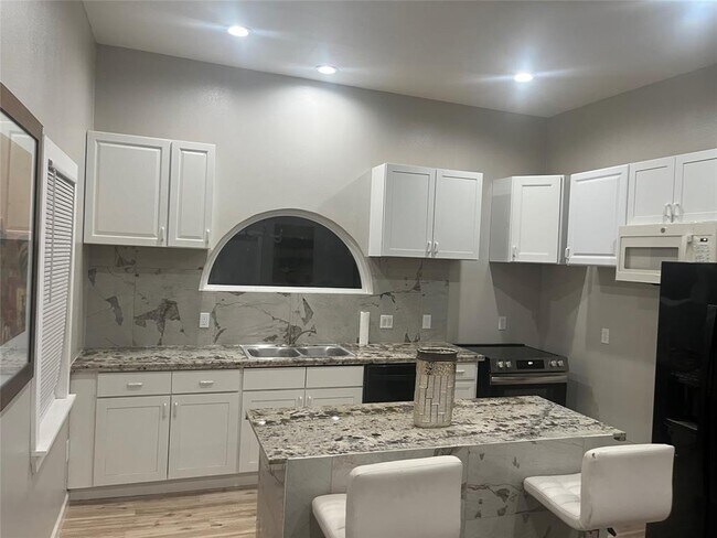 Foto del edificio - 3209 Ennis St