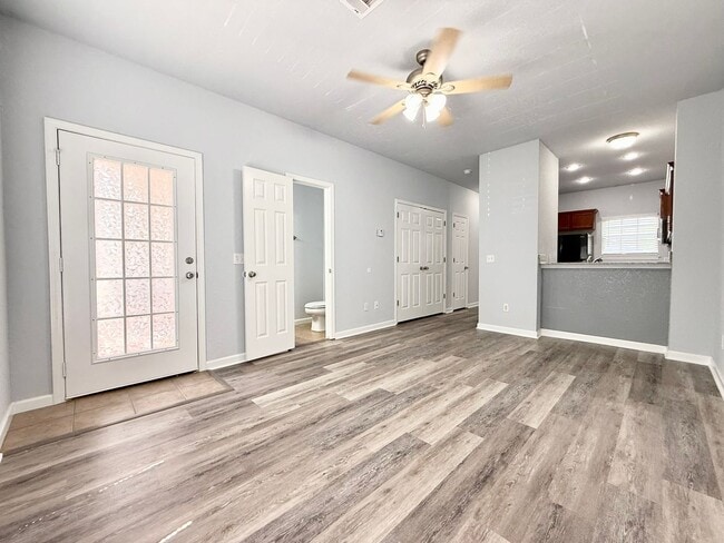 Building Photo - ***611 B Grove***