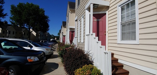 Corner unit - 2020 Elmhurst Ln