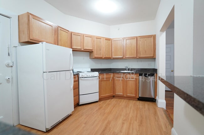 Building Photo - 1589 Beacon St