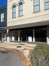 Building Photo - 605-607 E Commerce St