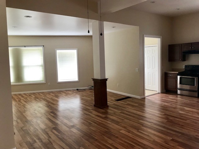 Foto principal - 102 Main St