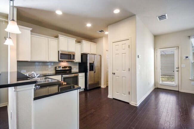 Foto del edificio - 18316 Mammoth Cave Blvd