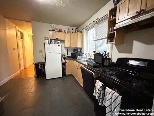 Building Photo - 55 Hillside St