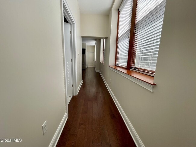 Foto del edificio - 233 Lake Ave