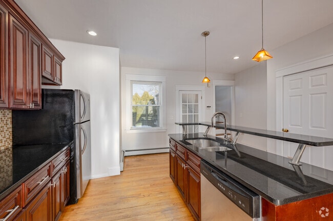 1BR, 1.5BA - 1,300SF - Kitchen - 98 Knight St