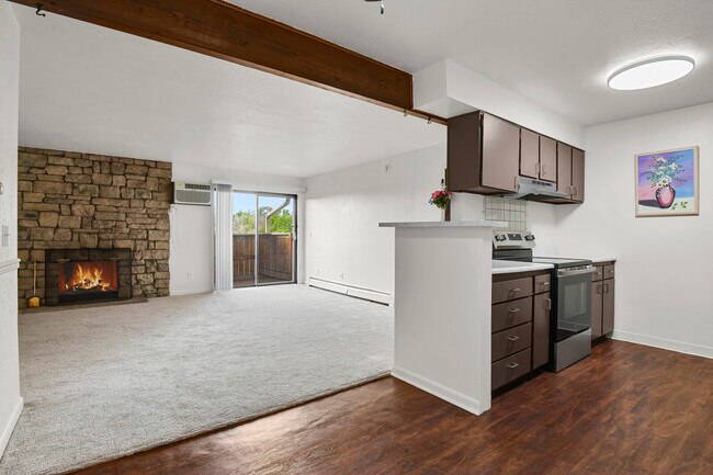 Sala de estar/Cocina - 381 S Ames St