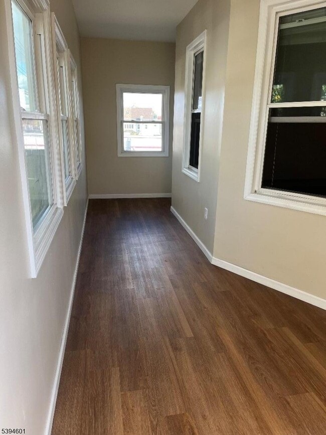 Building Photo - 469 Crooks Ave