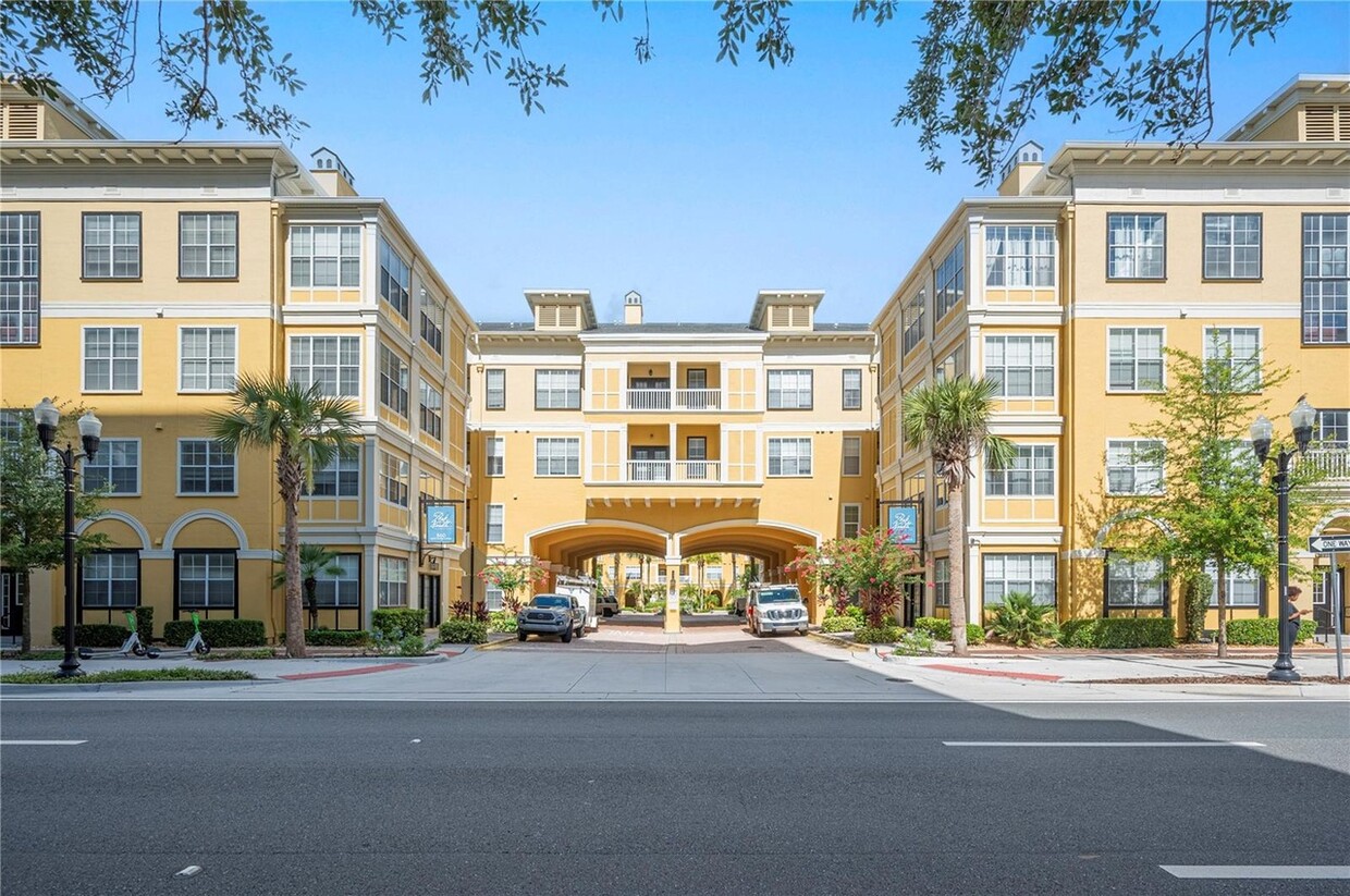 Foto principal - 860 N Orange Ave