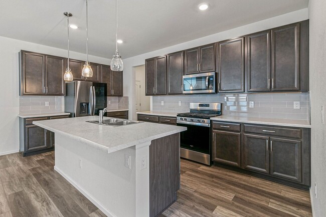 Building Photo - Open Floor Plan!