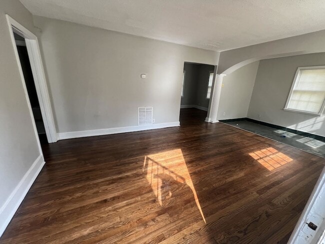 Photo - 815 Homer St