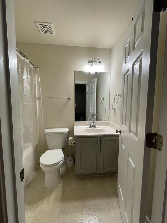 Building Photo - 2235 Mallard Landing Dr