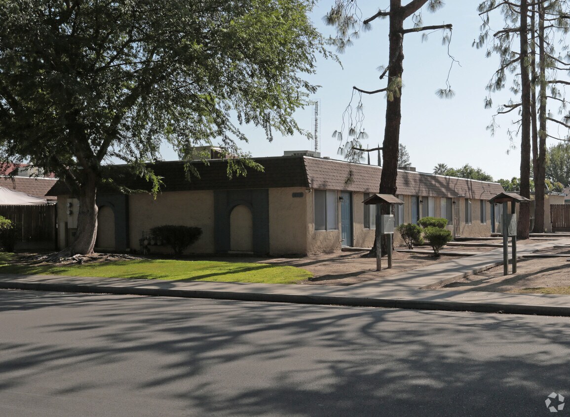 Primary Photo - 451-491 Minnewawa Ave