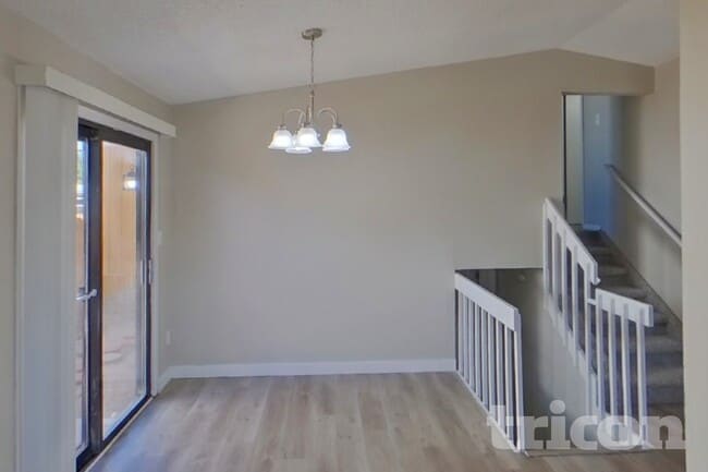 Building Photo - 3127 Moonbeam Cir S