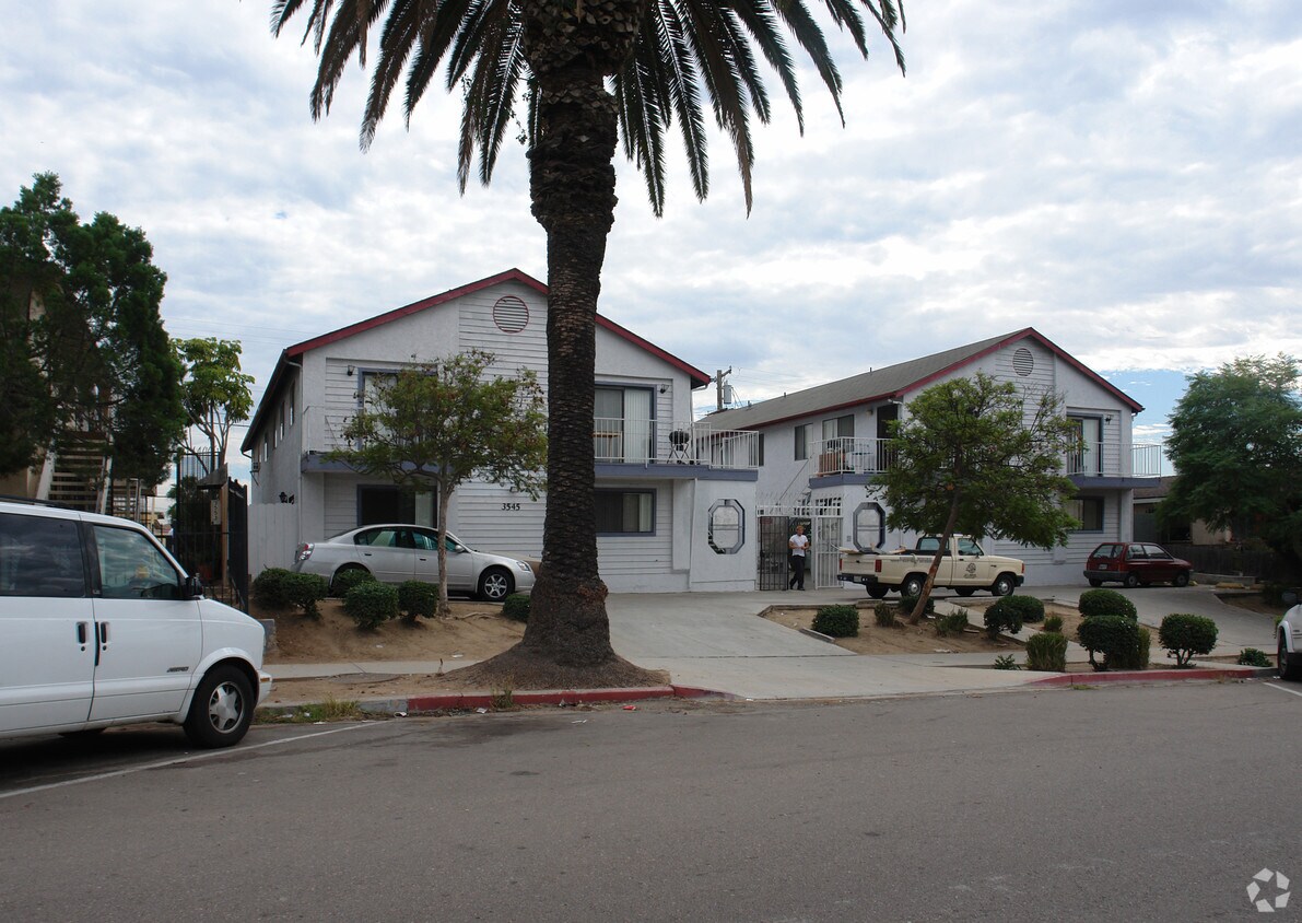 Foto principal - 3535-3545 43rd St
