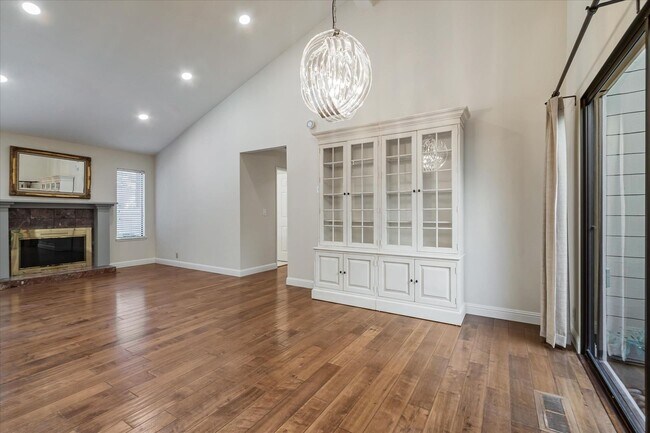 Foto del edificio - 515 Clearview Dr