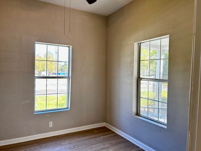 Building Photo - 721 N Texas St