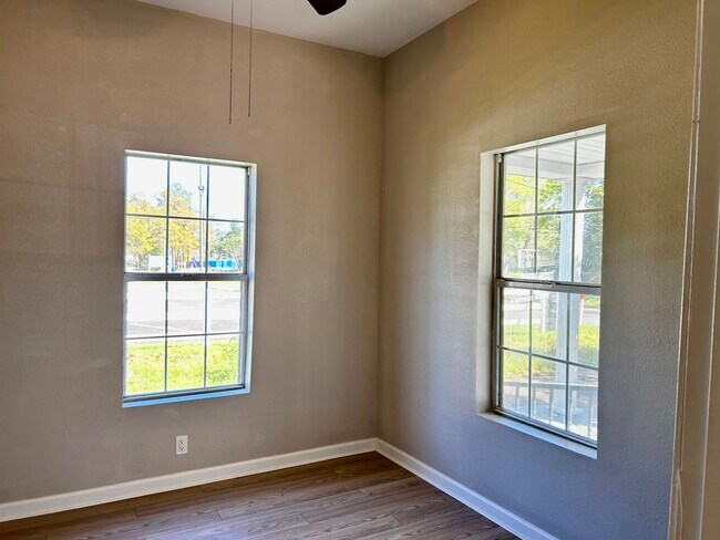 Foto del edificio - 721 N Texas St