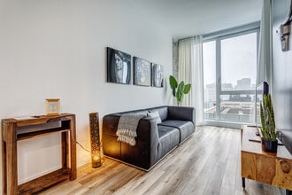 Building Photo - 2061 Rue Stanley