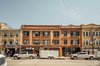 Building Photo - 3223 N Clark St