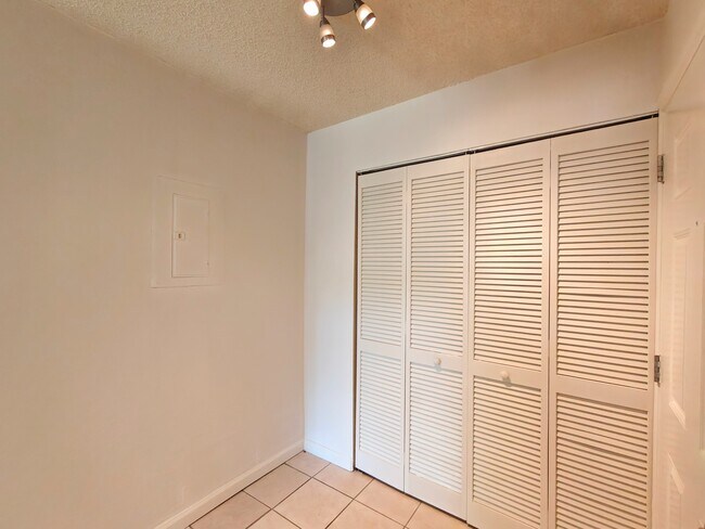 Foto del edificio - 1810 NW 23rd Blvd