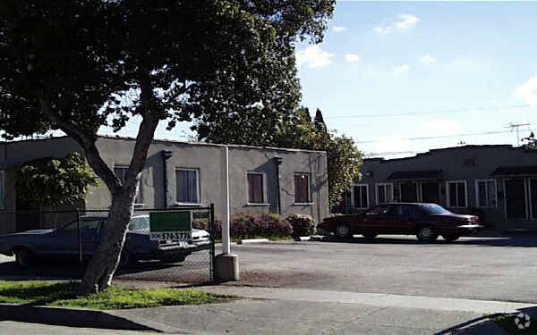 Primary Photo - 2406 Fernleaf St