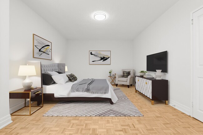 Building Photo - Large, Bright, Renovated 3 BD in PRIME Etobicoke!