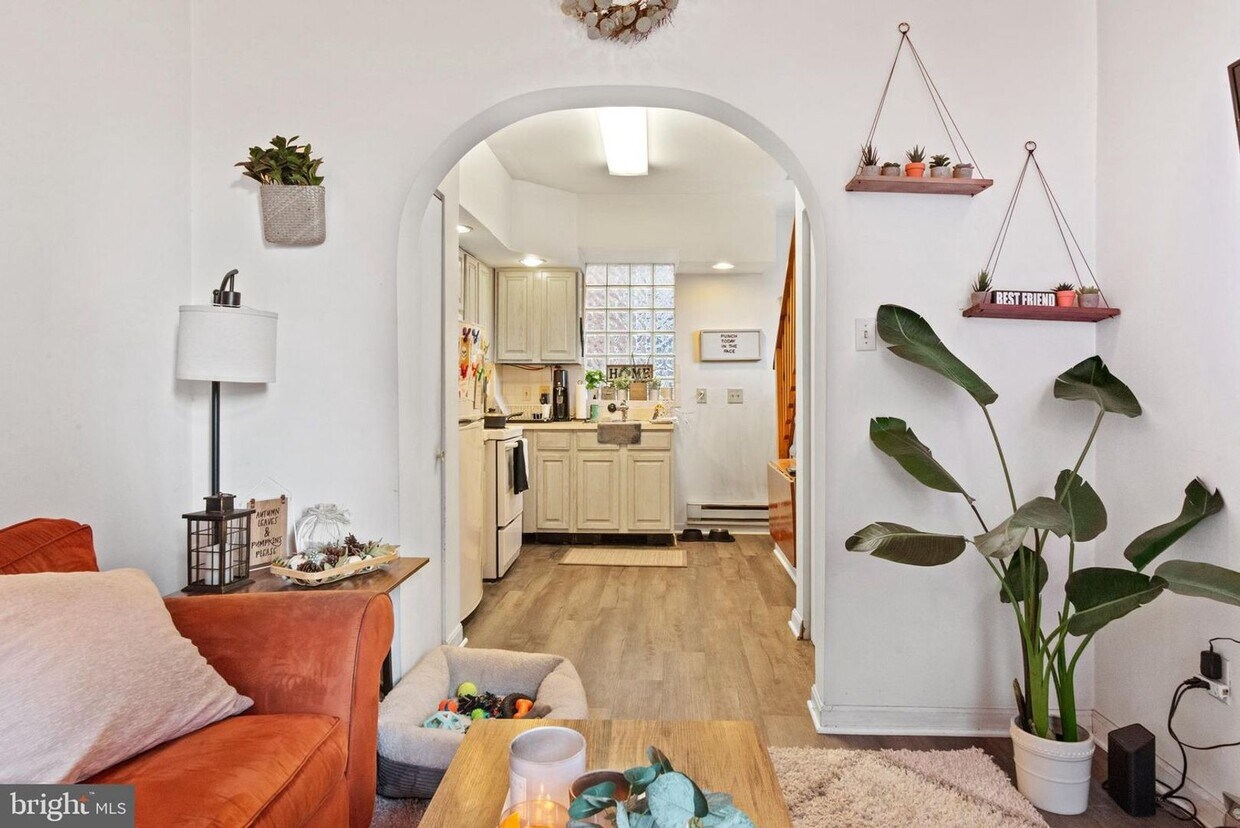 Foto del edificio - Charming and Spacious One Bedroom Carriage...