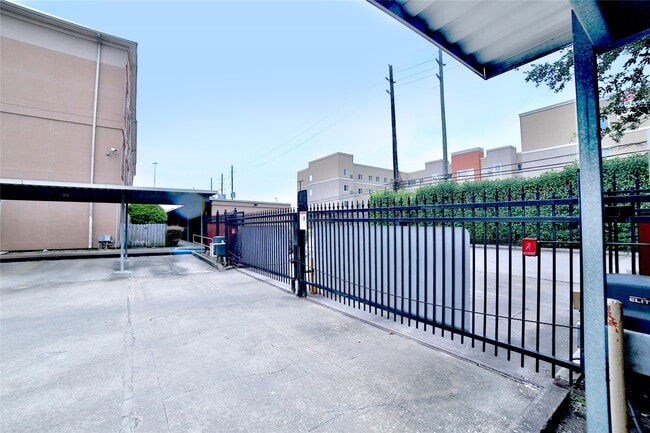 Foto del edificio - 6611 W Sam Houston Pkwy S
