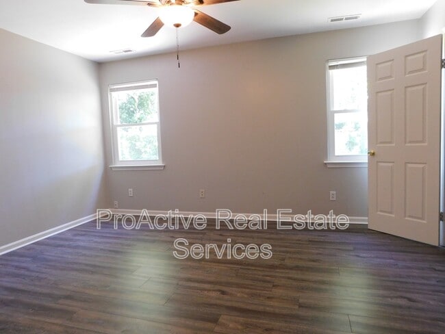 Building Photo - 1433 Drumheller Dr