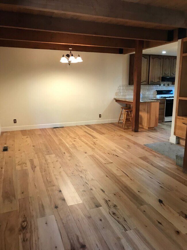 Building Photo - 386 Cottonwood Court