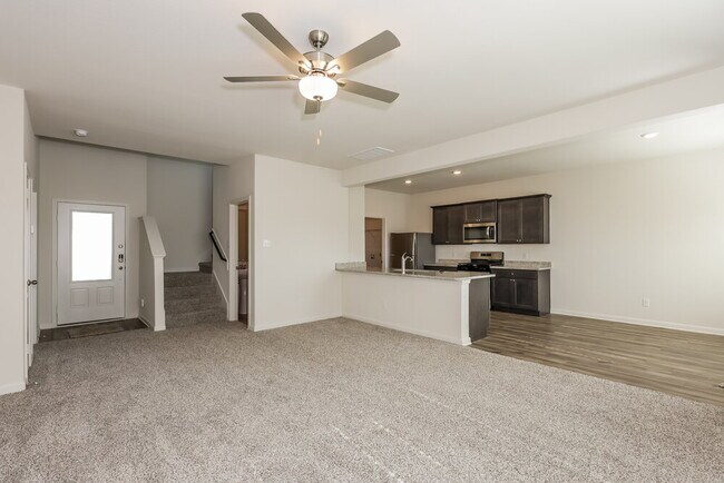 Foto del edificio - 1328 Redpine Dr