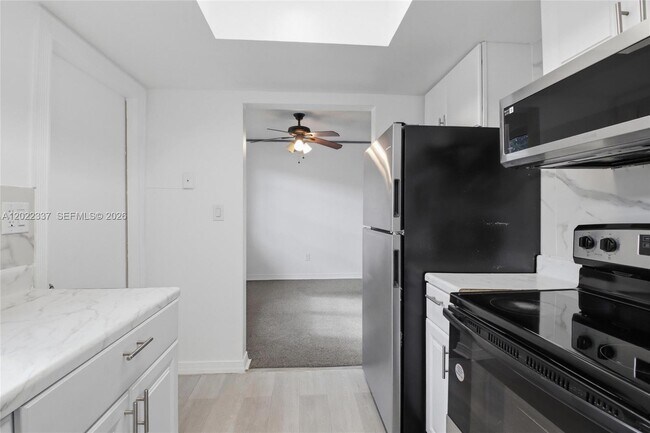 Foto del edificio - 26 NW 170th St