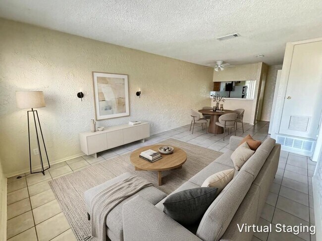 Building Photo - 2206 Silverway Dr