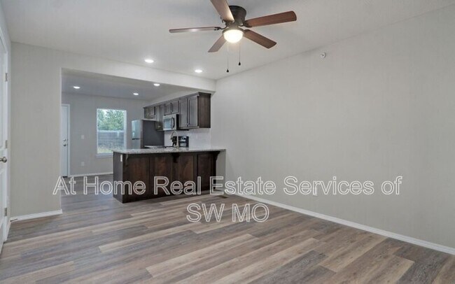 Building Photo - 687 Turner