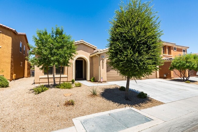 Building Photo - WOW! EXCEPTIONAL ONE STORY HOME!