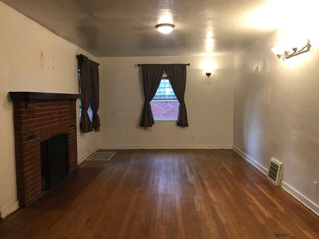 Living room 1 - 3614 Colby Street
