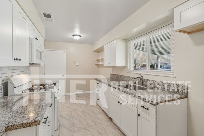 Photo - 1309 Shadowglen Rd House