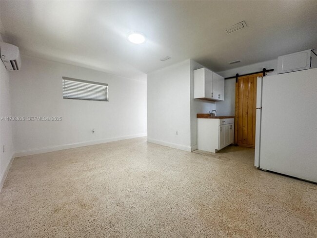 Foto del edificio - 2815 NW 88th St