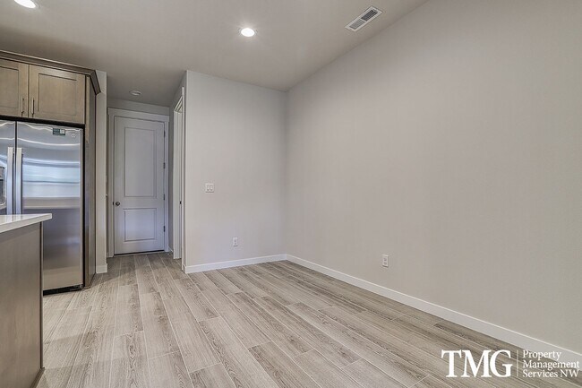 Foto del edificio - New Contemporary 3 Bed 2.5 Bath Style Home...