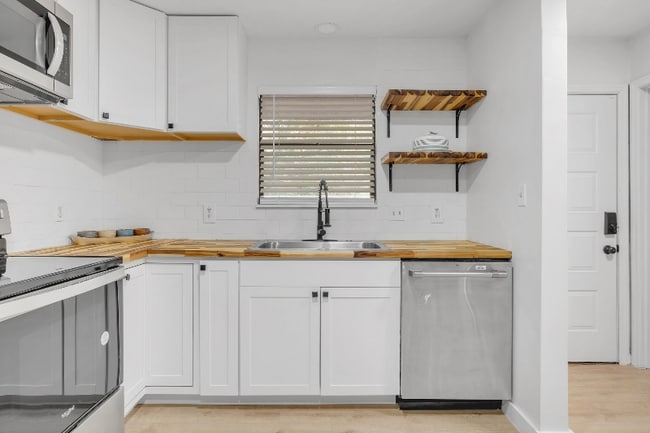 Photo - 2907 Woodrich Dr Apartment