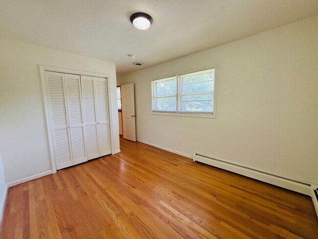 Building Photo - 616 Broce Dr